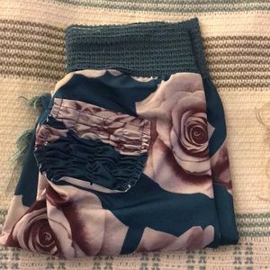 Floral scrunch butt leggings